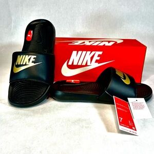 Nike Men's Victori One Slide CN9675-006, Black/Metallic Gold